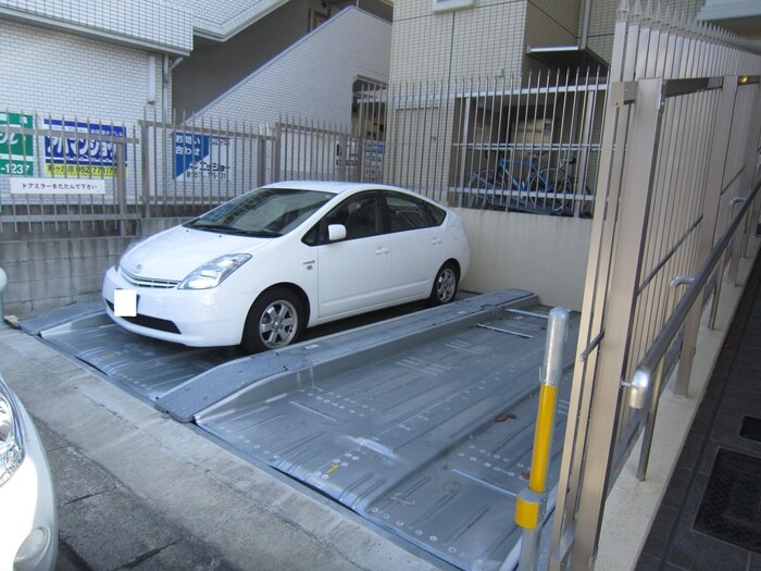 物件外観写真5　(駐車場)