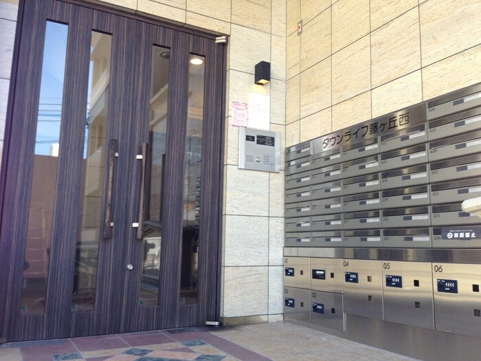 物件外観写真2　(エントランス部分)