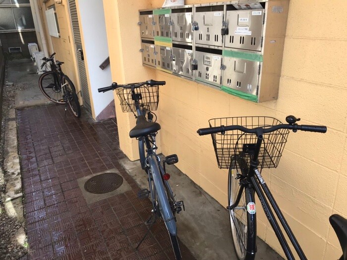 物件外観写真6　(エントランス部分)