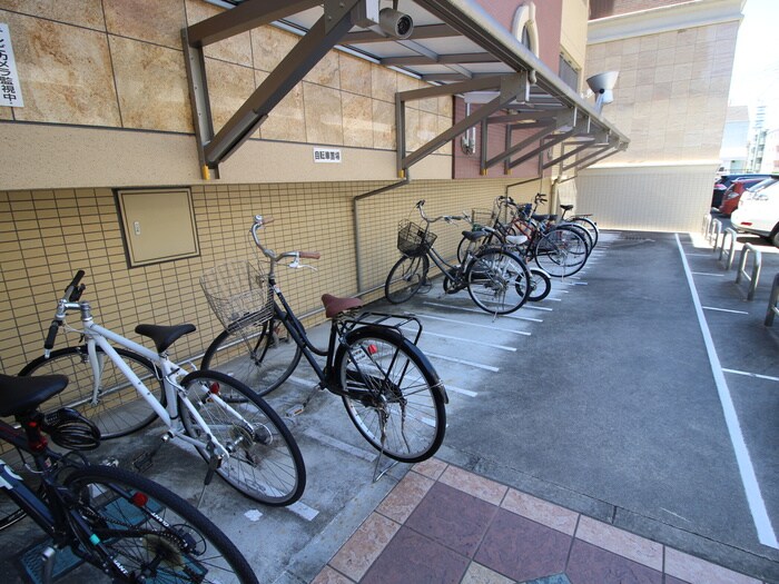 物件外観写真3　(駐輪場)