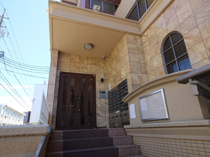 物件外観写真5　(エントランス部分)