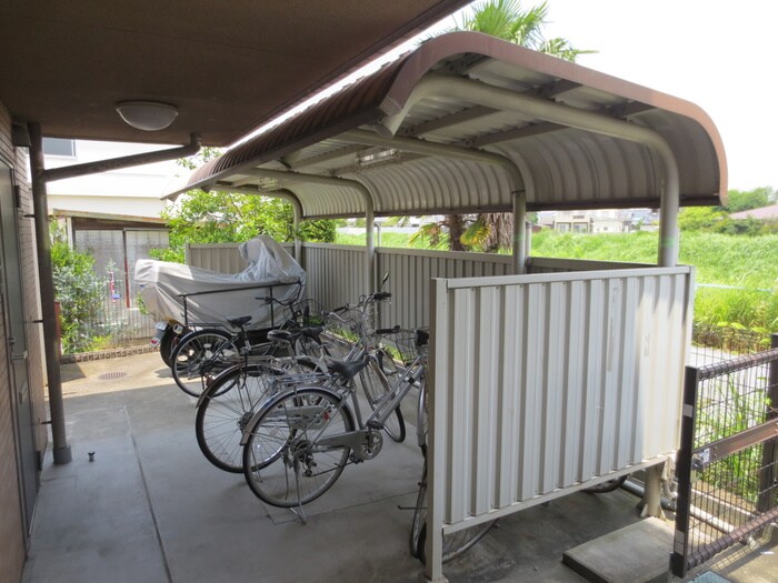 物件外観写真6　(駐輪場)