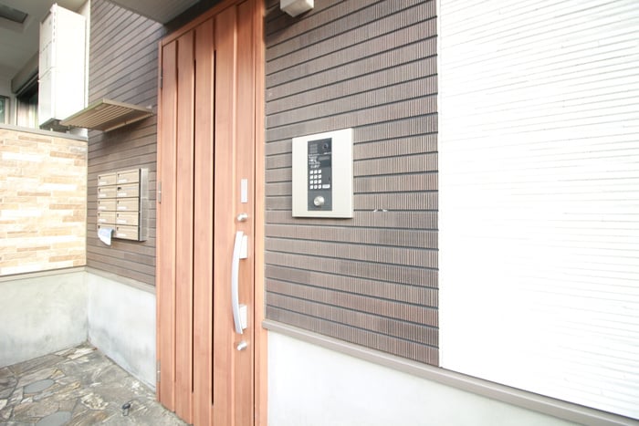 物件外観写真6　(エントランス部分)