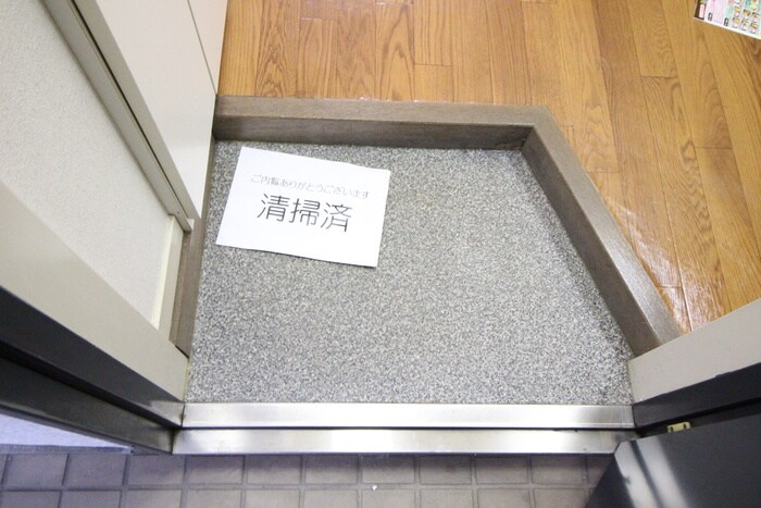 物件内観写真17　(玄関)