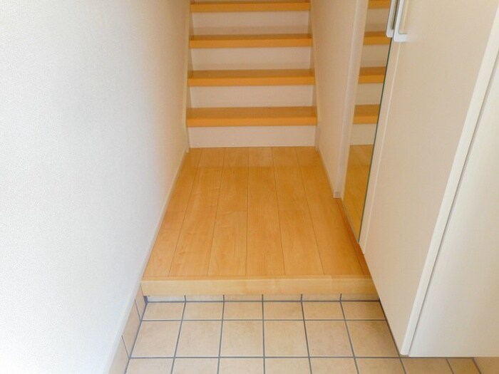 物件内観写真9　(玄関)