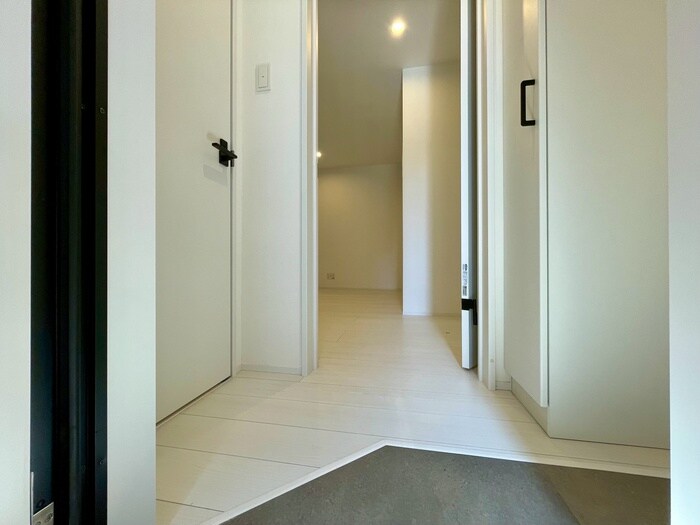 物件内観写真16　(玄関)