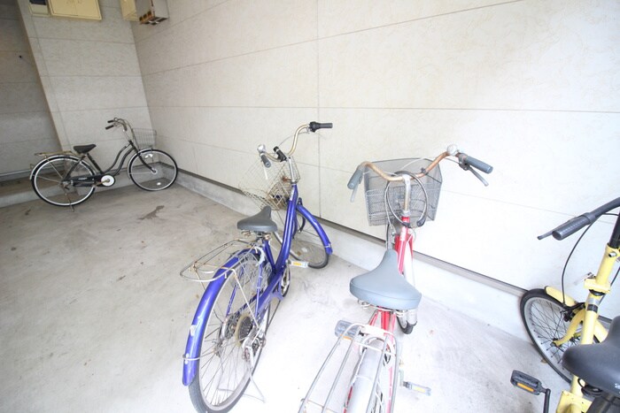 物件外観写真5　(駐輪場)