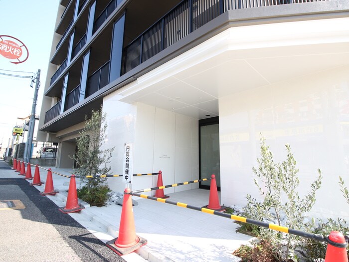 物件外観写真3　(エントランス部分)