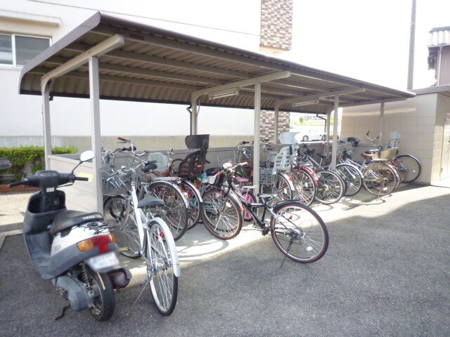 物件外観写真3　(駐輪場)
