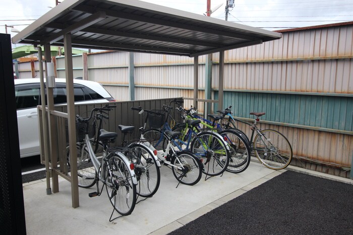 物件外観写真5　(駐輪場)