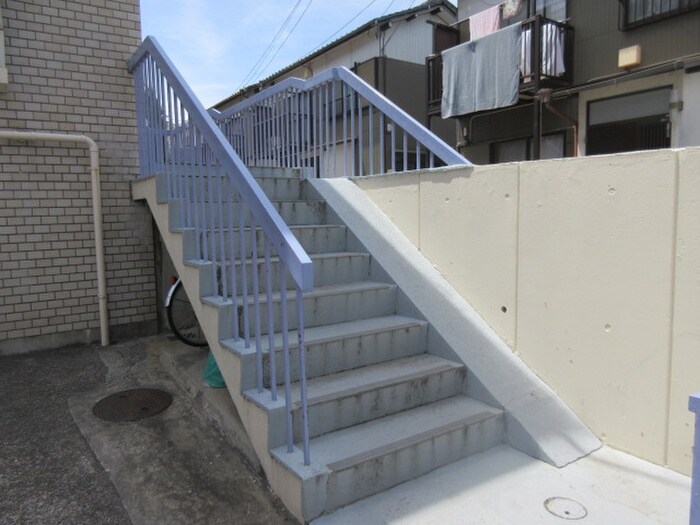 物件外観写真3　(エントランス部分)