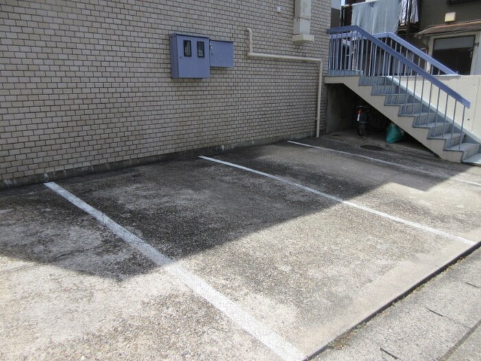 物件外観写真4　(駐車場)