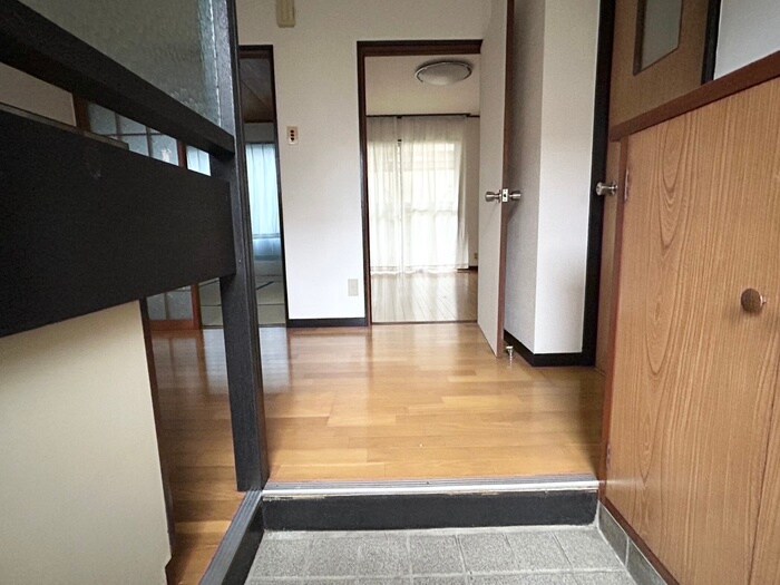 物件内観写真17　(玄関)