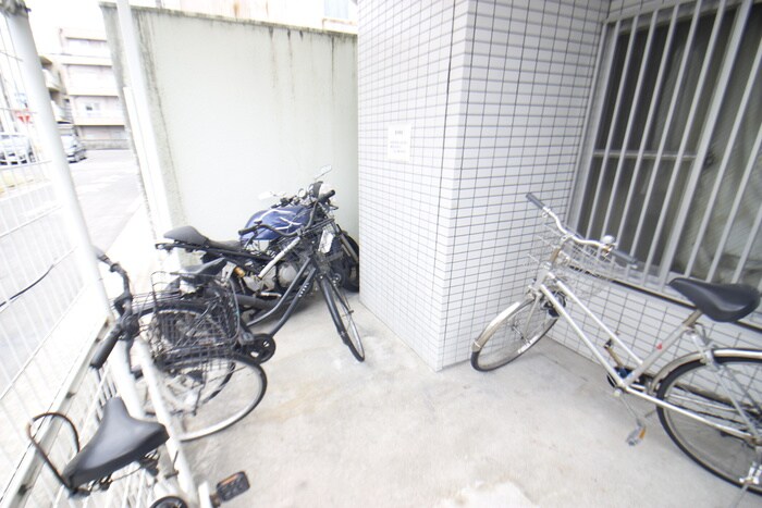 物件外観写真3　(駐輪場)