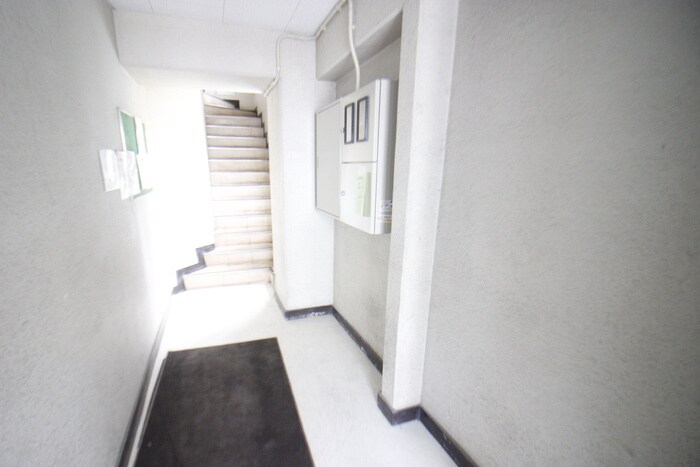 物件外観写真5　(エントランス部分)