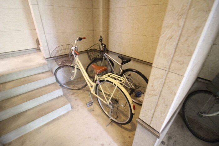 物件外観写真4　(駐輪場)