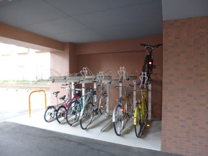 物件外観写真3　(駐輪場)
