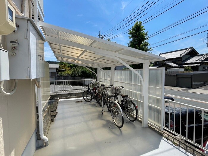 物件外観写真3　(駐輪場)