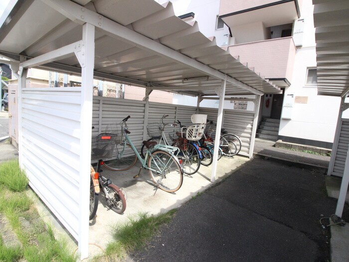 物件外観写真4　(駐輪場)
