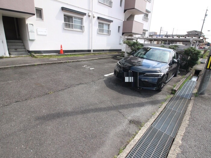 物件外観写真5　(駐車場)