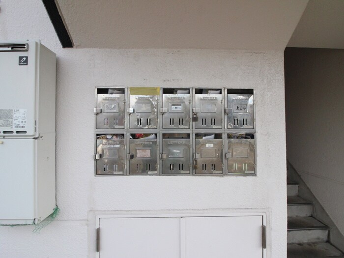 物件外観写真6　(エントランス部分)