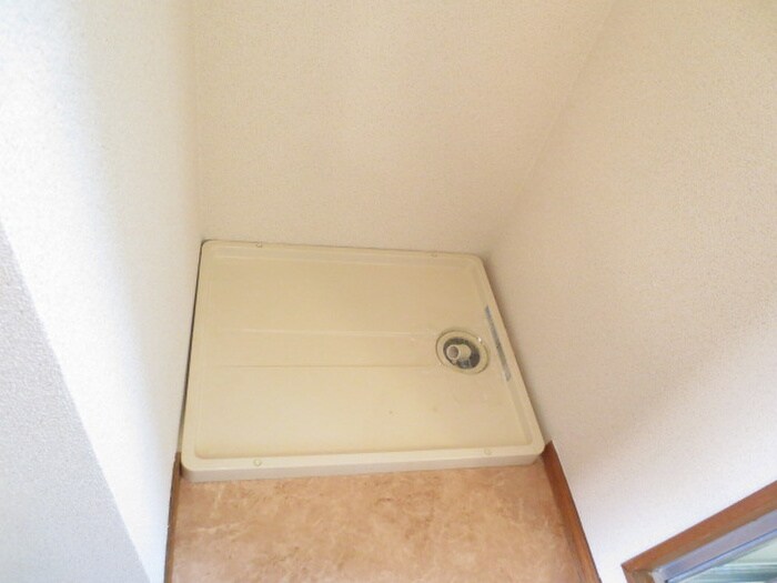 物件内観写真10　(洗濯機置場)