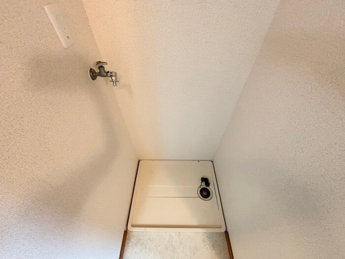 物件内観写真16　(洗濯機置場)