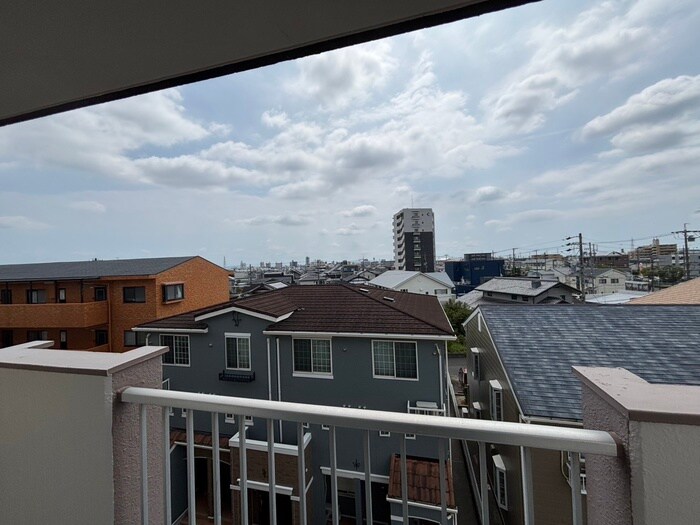 物件内観写真17　(室内からの展望)