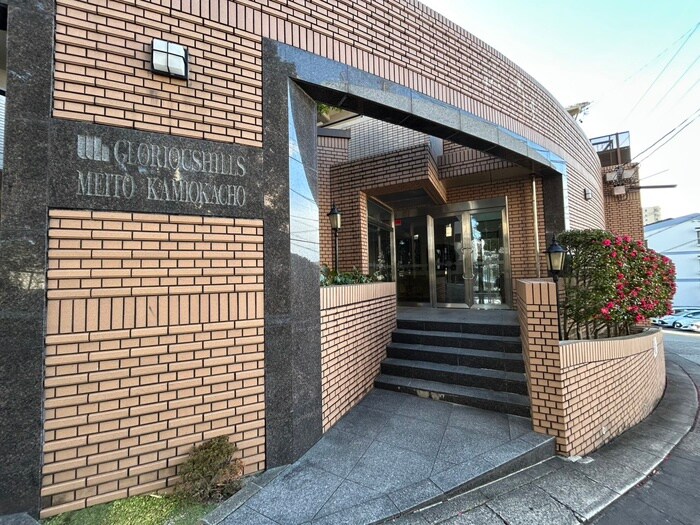 物件外観写真4　(エントランス部分)