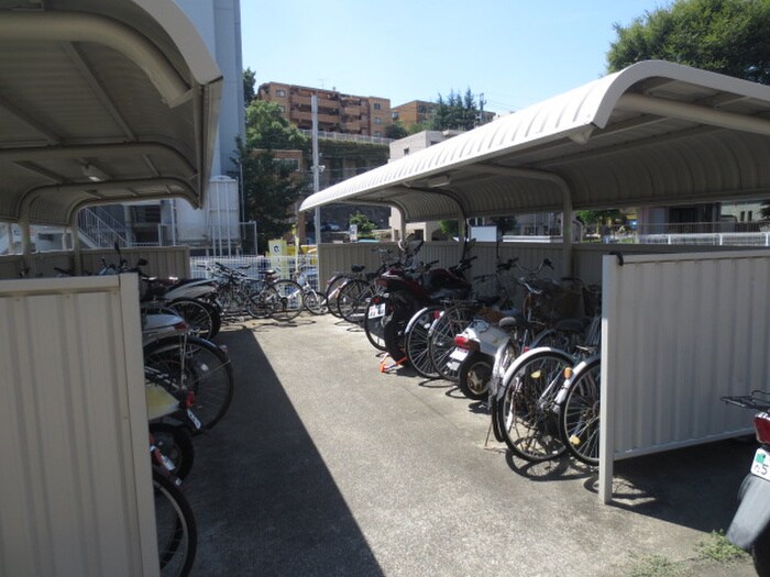 物件外観写真3　(駐輪場)