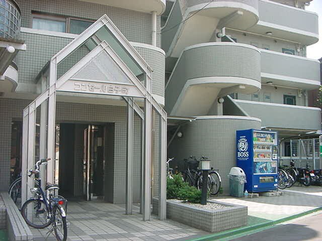 物件外観写真2　(エントランス部分)