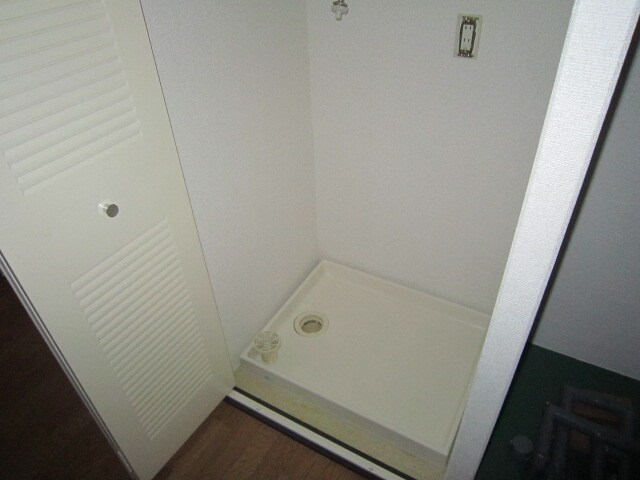 物件内観写真11　(洗濯機置場)