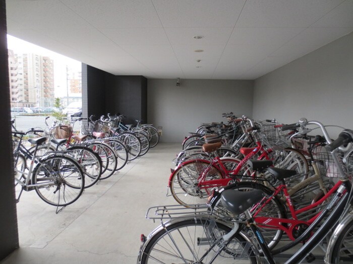 物件外観写真4　(駐輪場)