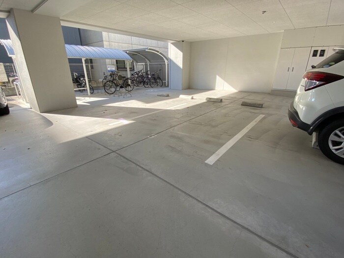 物件外観写真3　(駐車場)