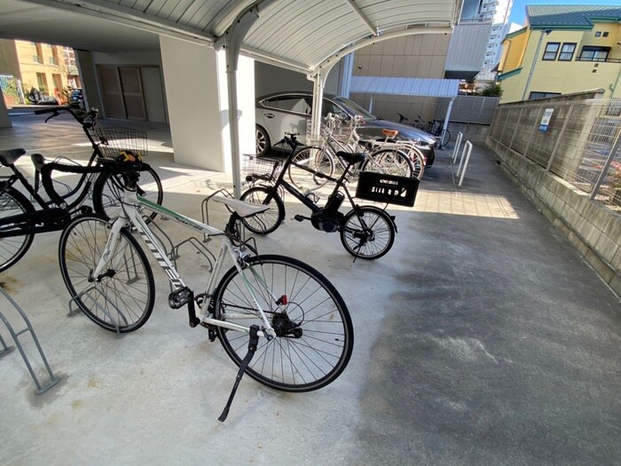 物件外観写真4　(駐輪場)