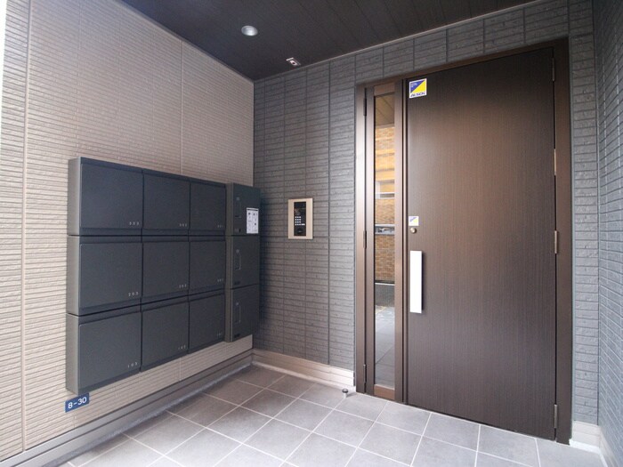 物件外観写真4　(エントランス部分)