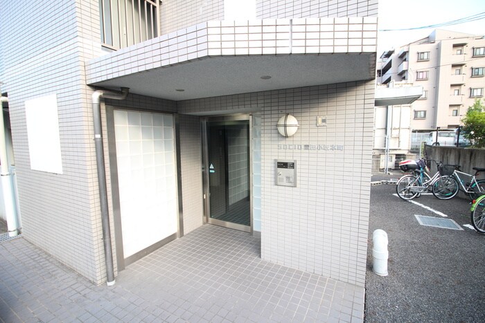 物件外観写真3　(エントランス部分)