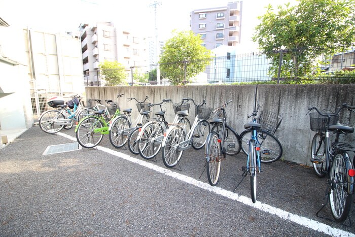 物件外観写真5　(駐輪場)