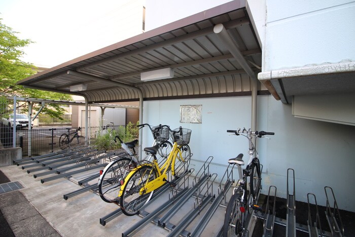 物件外観写真6　(駐輪場)
