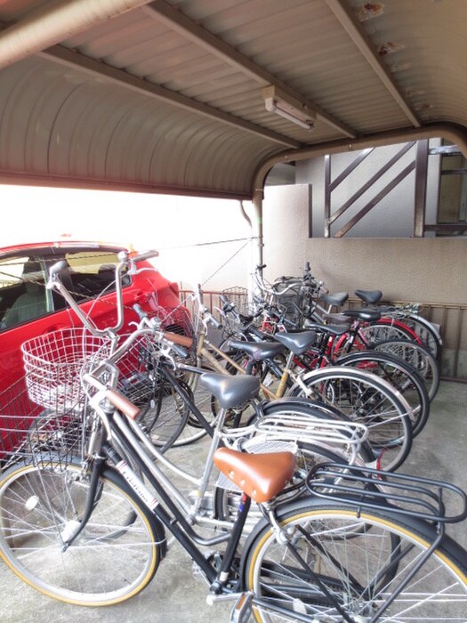 物件外観写真5　(駐輪場)