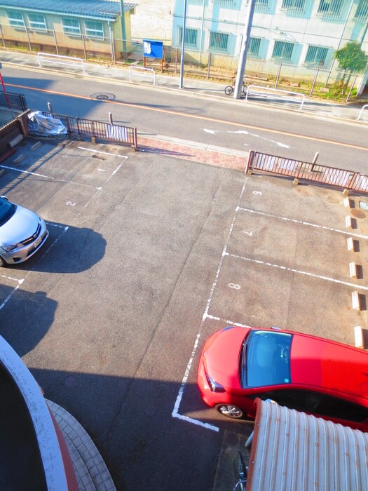 物件外観写真6　(駐車場)