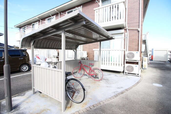 物件外観写真3　(駐輪場)
