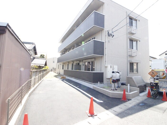 物件外観写真2　(外観写真)