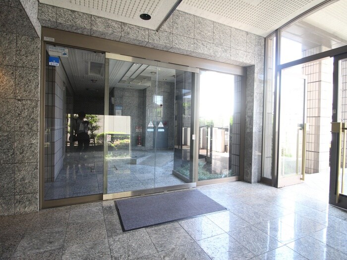 物件外観写真4　(エントランス部分)