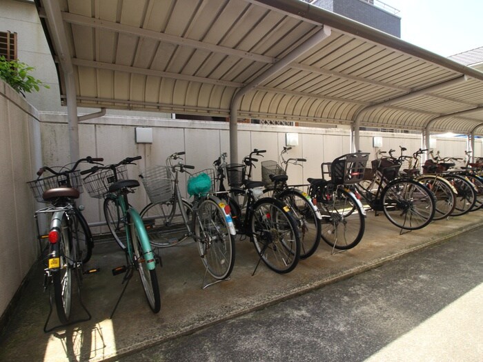 物件外観写真6　(駐輪場)