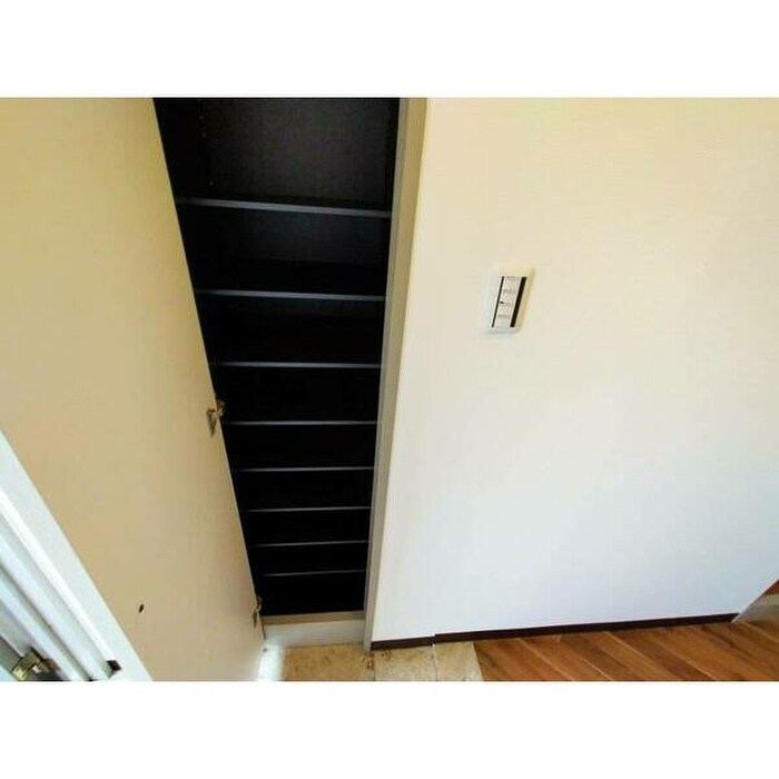 物件内観写真12　(靴箱)