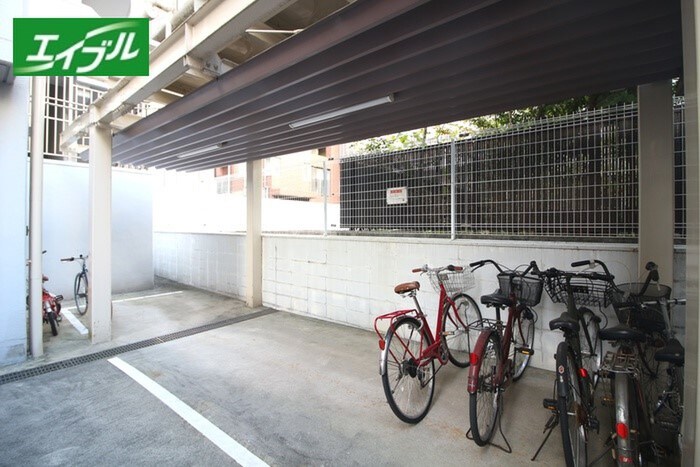 物件外観写真3　(駐輪場)
