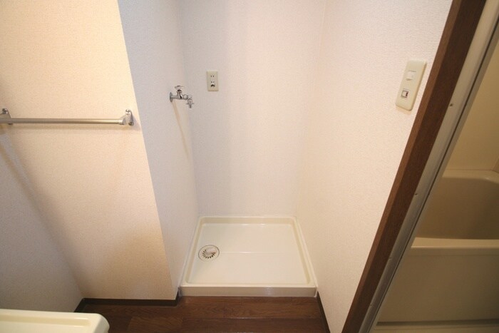 物件内観写真10　(洗濯機置場)