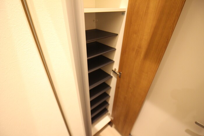 物件内観写真16　(玄関)