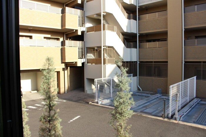 物件内観写真20　(室内からの展望)